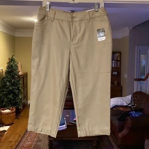 St. John's Bay womens khaki capris. Mid rise easy fit slender, size 8